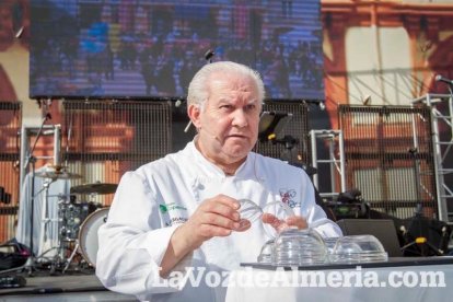 La Plaza Vieja ha vivido una gran jornada con música, juegos infantiles, degustaciones, muestra de tomates y venta con fines solidarios Fot