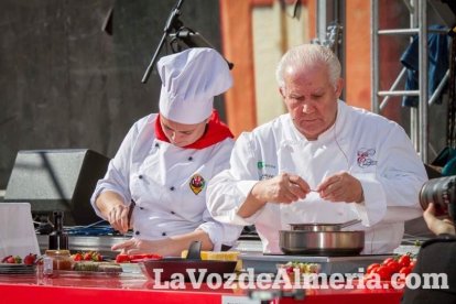 La Plaza Vieja ha vivido una gran jornada con música, juegos infantiles, degustaciones, muestra de tomates y venta con fines solidarios Fot