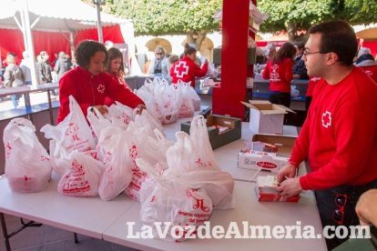 La Plaza Vieja ha vivido una gran jornada con música, juegos infantiles, degustaciones, muestra de tomates y venta con fines solidarios Fot