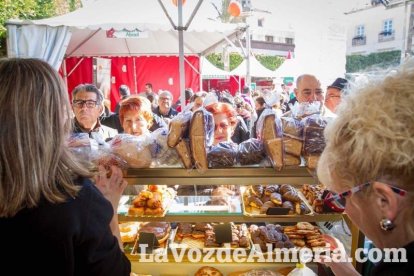La Plaza Vieja ha vivido una gran jornada con música, juegos infantiles, degustaciones, muestra de tomates y venta con fines solidarios Fot