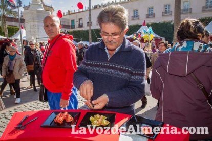 La Plaza Vieja ha vivido una gran jornada con música, juegos infantiles, degustaciones, muestra de tomates y venta con fines solidarios Fot