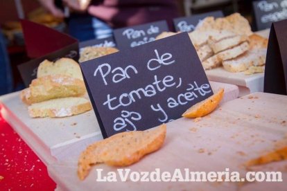 La Plaza Vieja ha vivido una gran jornada con música, juegos infantiles, degustaciones, muestra de tomates y venta con fines solidarios Fot