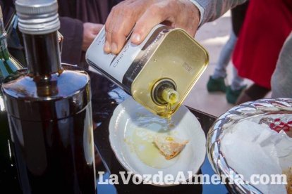 La Plaza Vieja ha vivido una gran jornada con música, juegos infantiles, degustaciones, muestra de tomates y venta con fines solidarios Fot