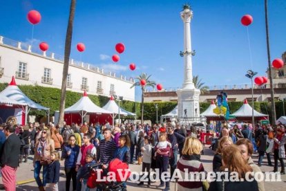 La Plaza Vieja ha vivido una gran jornada con música, juegos infantiles, degustaciones, muestra de tomates y venta con fines solidarios Fot
