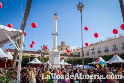 La Plaza Vieja ha vivido una gran jornada con música, juegos infantiles, degustaciones, muestra de tomates y venta con fines solidarios Fot