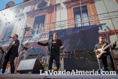 La Plaza Vieja ha vivido una gran jornada con música, juegos infantiles, degustaciones, muestra de tomates y venta con fines solidarios Fot