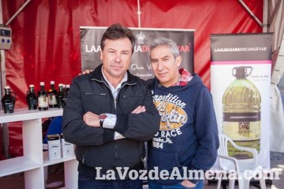 La Plaza Vieja ha vivido una gran jornada con música, juegos infantiles, degustaciones, muestra de tomates y venta con fines solidarios Fot