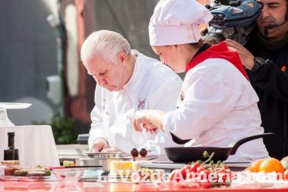 La Plaza Vieja ha vivido una gran jornada con música, juegos infantiles, degustaciones, muestra de tomates y venta con fines solidarios Fot