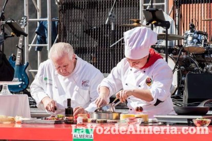 La Plaza Vieja ha vivido una gran jornada con música, juegos infantiles, degustaciones, muestra de tomates y venta con fines solidarios Fot