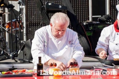 La Plaza Vieja ha vivido una gran jornada con música, juegos infantiles, degustaciones, muestra de tomates y venta con fines solidarios Fot