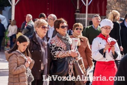 La Plaza Vieja ha vivido una gran jornada con música, juegos infantiles, degustaciones, muestra de tomates y venta con fines solidarios Fot