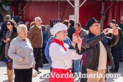 La Plaza Vieja ha vivido una gran jornada con música, juegos infantiles, degustaciones, muestra de tomates y venta con fines solidarios Fot