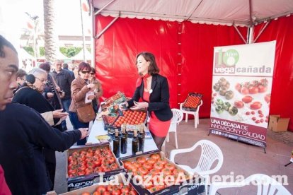 La Plaza Vieja ha vivido una gran jornada con música, juegos infantiles, degustaciones, muestra de tomates y venta con fines solidarios Fot