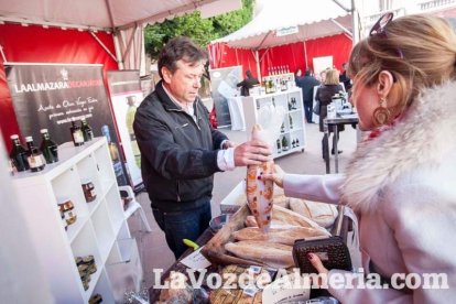 La Plaza Vieja ha vivido una gran jornada con música, juegos infantiles, degustaciones, muestra de tomates y venta con fines solidarios Fot