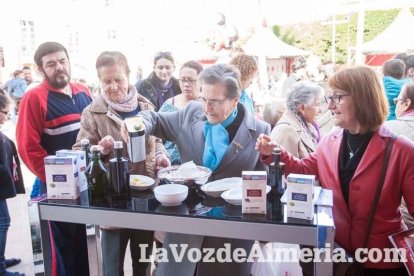 La Plaza Vieja ha vivido una gran jornada con música, juegos infantiles, degustaciones, muestra de tomates y venta con fines solidarios Fot