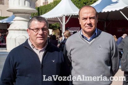 La Plaza Vieja ha vivido una gran jornada con música, juegos infantiles, degustaciones, muestra de tomates y venta con fines solidarios Fot