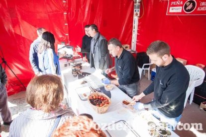 La Plaza Vieja ha vivido una gran jornada con música, juegos infantiles, degustaciones, muestra de tomates y venta con fines solidarios Fot