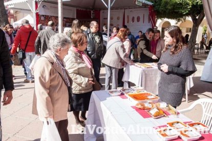 La Plaza Vieja ha vivido una gran jornada con música, juegos infantiles, degustaciones, muestra de tomates y venta con fines solidarios Fot