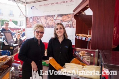 La Plaza Vieja ha vivido una gran jornada con música, juegos infantiles, degustaciones, muestra de tomates y venta con fines solidarios Fot
