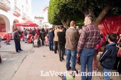 La Plaza Vieja ha vivido una gran jornada con música, juegos infantiles, degustaciones, muestra de tomates y venta con fines solidarios Fot