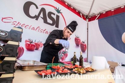 La Plaza Vieja ha vivido una gran jornada con música, juegos infantiles, degustaciones, muestra de tomates y venta con fines solidarios Fot
