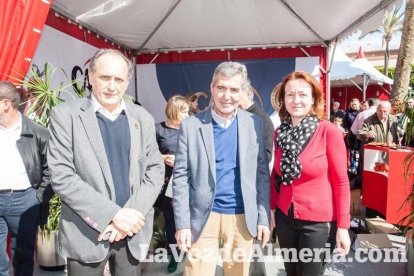 La Plaza Vieja ha vivido una gran jornada con música, juegos infantiles, degustaciones, muestra de tomates y venta con fines solidarios Fot