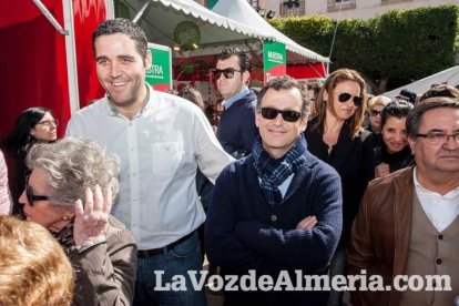 La Plaza Vieja ha vivido una gran jornada con música, juegos infantiles, degustaciones, muestra de tomates y venta con fines solidarios Fot