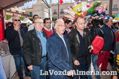 La Plaza Vieja ha vivido una gran jornada con música, juegos infantiles, degustaciones, muestra de tomates y venta con fines solidarios Fot