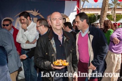 La Plaza Vieja ha vivido una gran jornada con música, juegos infantiles, degustaciones, muestra de tomates y venta con fines solidarios Fot