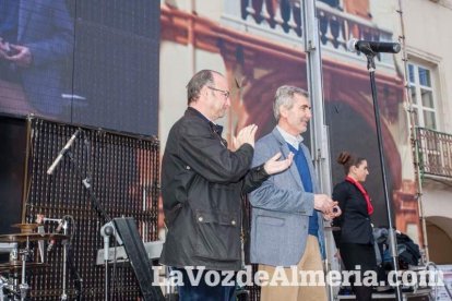La Plaza Vieja ha vivido una gran jornada con música, juegos infantiles, degustaciones, muestra de tomates y venta con fines solidarios Fot