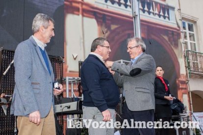 La Plaza Vieja ha vivido una gran jornada con música, juegos infantiles, degustaciones, muestra de tomates y venta con fines solidarios Fot
