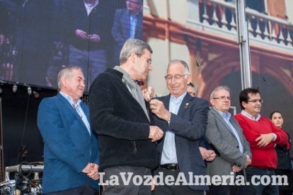 La Plaza Vieja ha vivido una gran jornada con música, juegos infantiles, degustaciones, muestra de tomates y venta con fines solidarios Fot