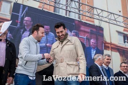 La Plaza Vieja ha vivido una gran jornada con música, juegos infantiles, degustaciones, muestra de tomates y venta con fines solidarios Fot