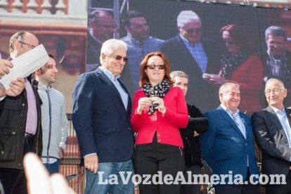 La Plaza Vieja ha vivido una gran jornada con música, juegos infantiles, degustaciones, muestra de tomates y venta con fines solidarios Fot