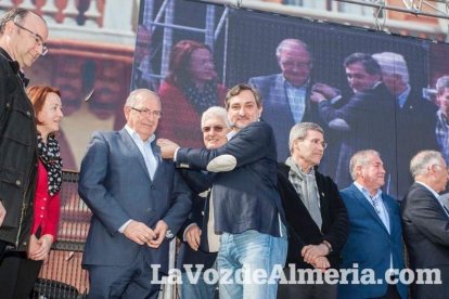 La Plaza Vieja ha vivido una gran jornada con música, juegos infantiles, degustaciones, muestra de tomates y venta con fines solidarios Fot