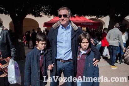 La Plaza Vieja ha vivido una gran jornada con música, juegos infantiles, degustaciones, muestra de tomates y venta con fines solidarios Fot