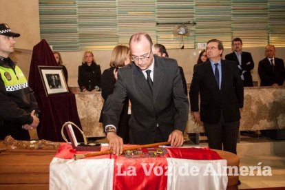 Almería pierde a su primer alcalde democrático.