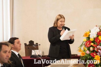 Representantes institucionales y vecinos dieron ayer su último adiós al exalcalde tras cerrarse la capilla ardiente
