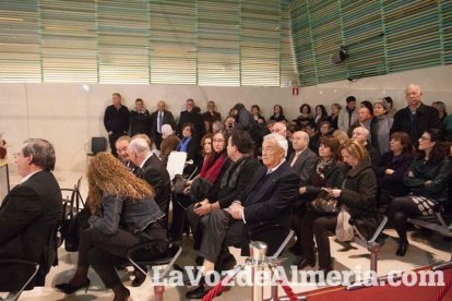 Representantes institucionales y vecinos dieron ayer su último adiós al exalcalde tras cerrarse la capilla ardiente