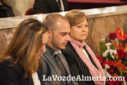 Representantes institucionales y vecinos dieron ayer su último adiós al exalcalde tras cerrarse la capilla ardiente