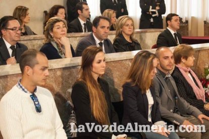 Representantes institucionales y vecinos dieron ayer su último adiós al exalcalde tras cerrarse la capilla ardiente