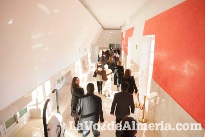 Representantes institucionales y vecinos dieron ayer su último adiós al exalcalde tras cerrarse la capilla ardiente