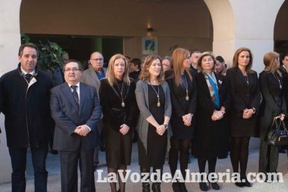 Representantes institucionales y vecinos dieron ayer su último adiós al exalcalde tras cerrarse la capilla ardiente