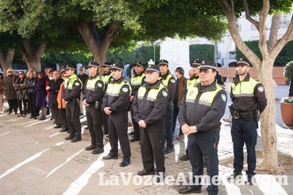 Representantes institucionales y vecinos dieron ayer su último adiós al exalcalde tras cerrarse la capilla ardiente