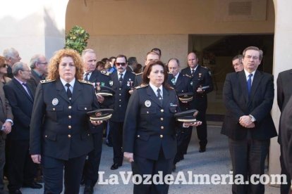 Representantes institucionales y vecinos dieron ayer su último adiós al exalcalde tras cerrarse la capilla ardiente