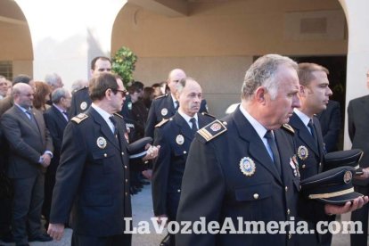 Representantes institucionales y vecinos dieron ayer su último adiós al exalcalde tras cerrarse la capilla ardiente
