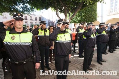 Representantes institucionales y vecinos dieron ayer su último adiós al exalcalde tras cerrarse la capilla ardiente