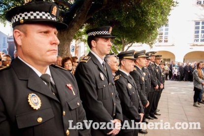 Representantes institucionales y vecinos dieron ayer su último adiós al exalcalde tras cerrarse la capilla ardiente