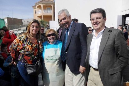 Desde el despliegue político de candidatos del PP en varios municipios a las fiestas menos reivindicativas y más sociales de Carboneras y 