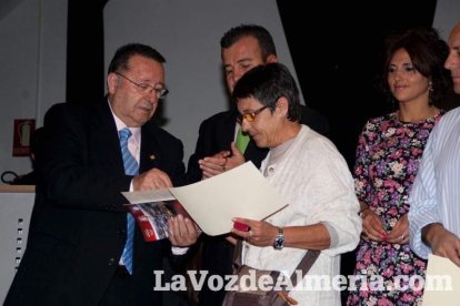 Desde el despliegue político de candidatos del PP en varios municipios a las fiestas menos reivindicativas y más sociales de Carboneras y 